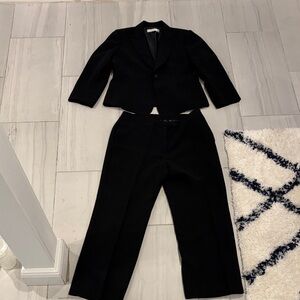 Tahari Arthur S. Levine Black Blazer Top and Mid-Rise Pant Set